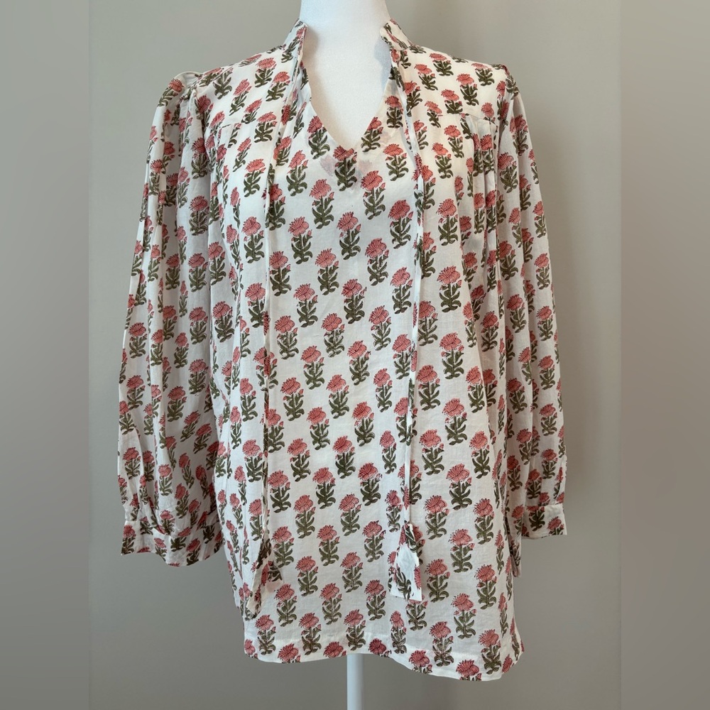 Blue Heron Boutique Long Sleeve Tie-Front Blouse
Excellent Cond.
Womens Small